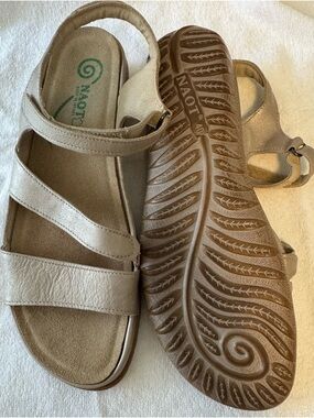 Naot Women's Gold Adjustable Strappy Comfort Sandals